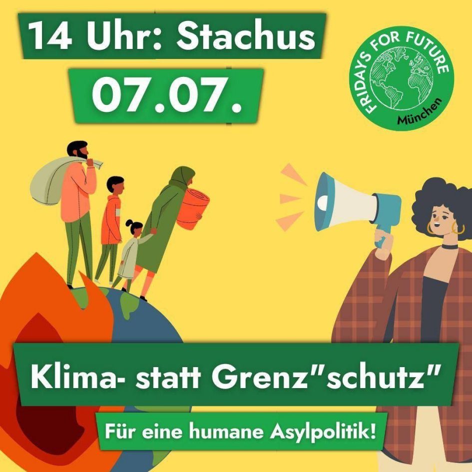 Klima- statt Grenz-"Schutz" 7.7.23 14h Stachus: Plakat mit Fridays-for-future-Signet und Person mit Megaphon, im Hintergrund Flüchtende